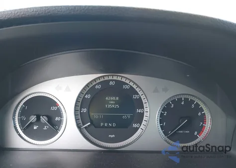 2011 Mercedes-Benz Glk 350 4Matic z USA, uszkodzony, nr VIN WDCGG8HB0BF682046